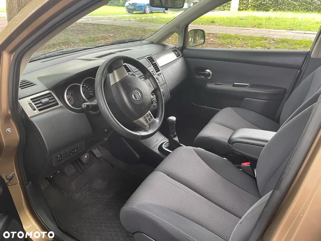 Nissan Tiida - 2