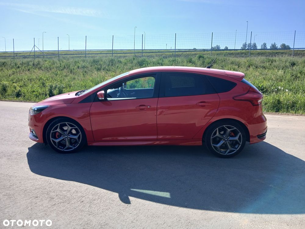 Ford Focus 2.0 EcoBoost ST mit Leder-Sport-Paket - 11