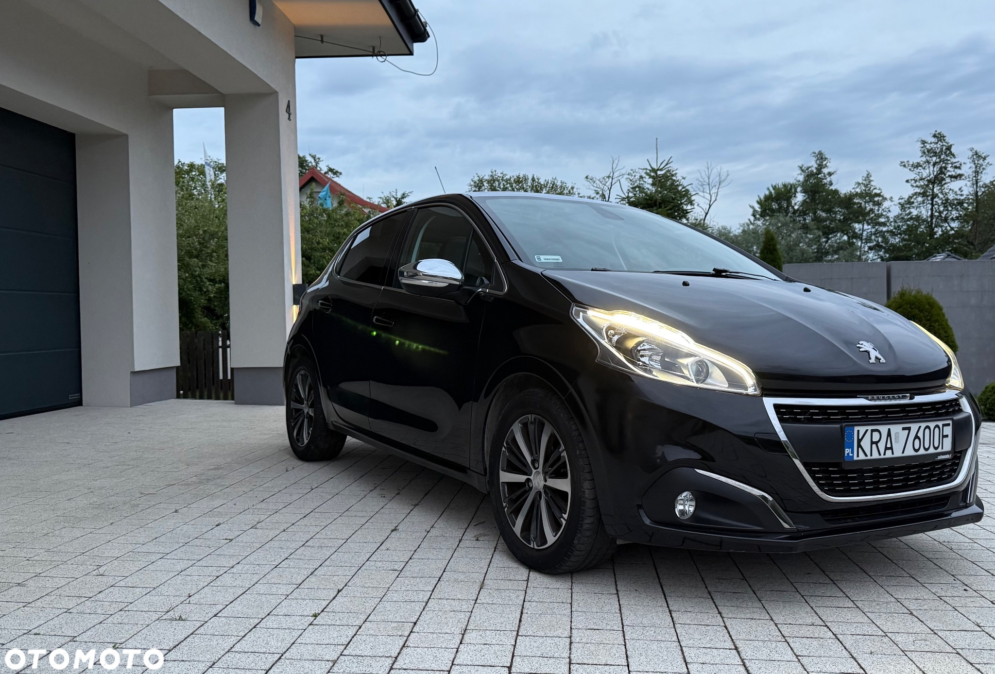 Peugeot 208 1.2 PureTech GPF Allure S&S - 6