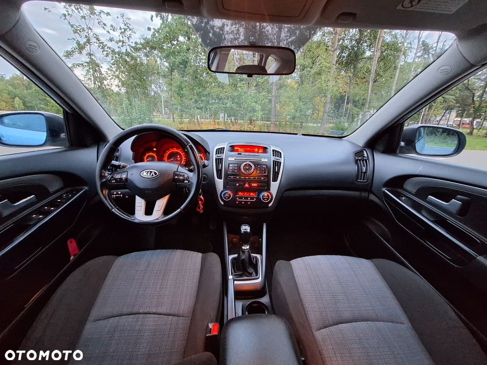Kia Ceed - 5