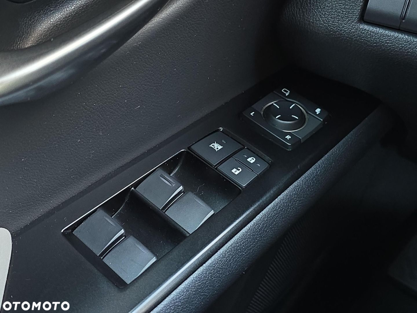 Lexus UX - 21