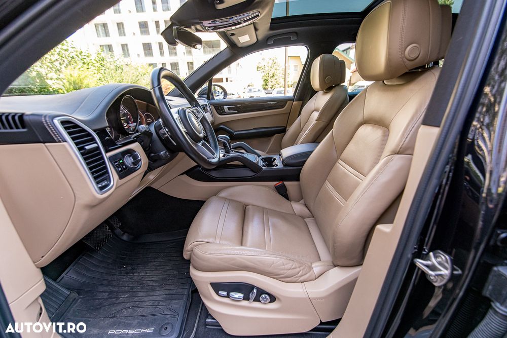 Porsche Cayenne - 22
