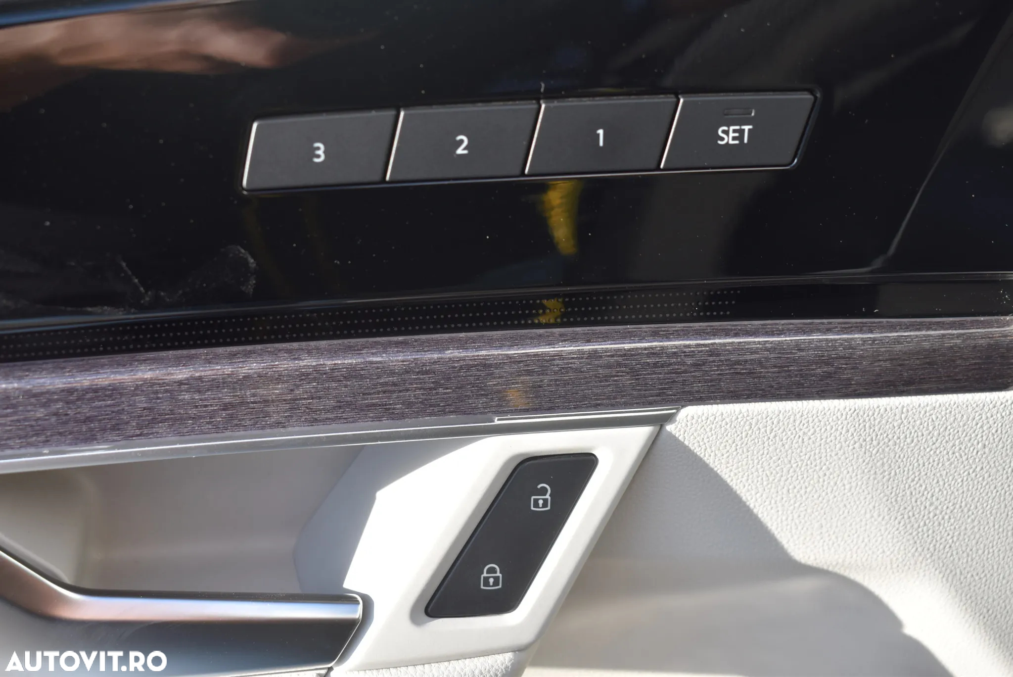 Volkswagen Touareg V6 TDI 4MOTION Elegance - 12