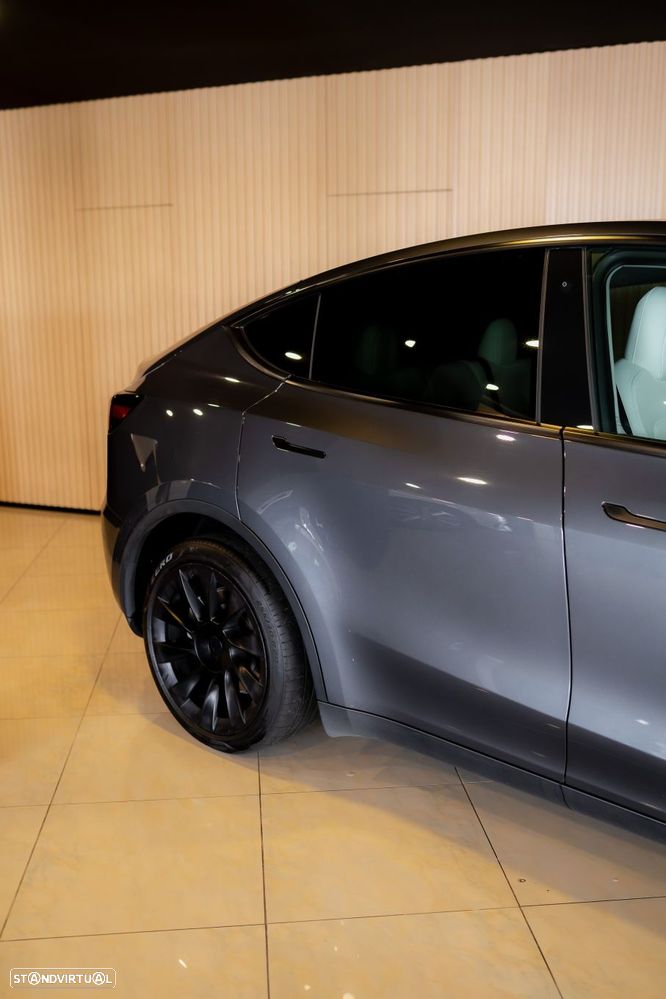 Tesla Model Y Long Range Dual Motor AWD - 8