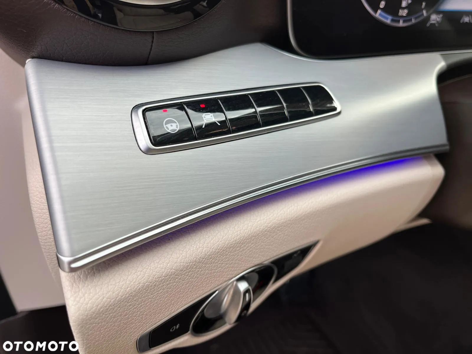 Mercedes-Benz Klasa E 220 d Coupe 4-Matic 9G-TRONIC - 13