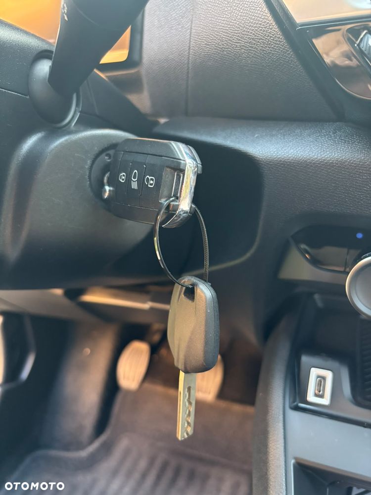 Citroën C4 PureTech 130 Stop&Start SHINE - 24