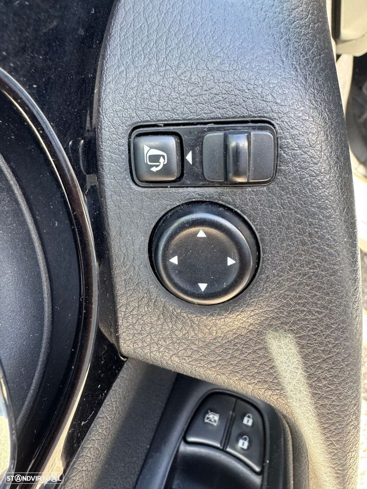 Nissan Qashqai 1.5 dCi N-Connecta J18+Led - 29