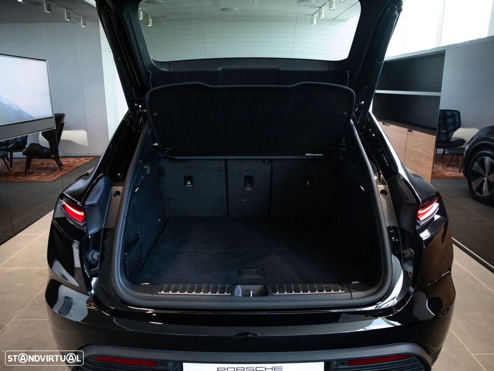 Porsche Macan Electric - 17