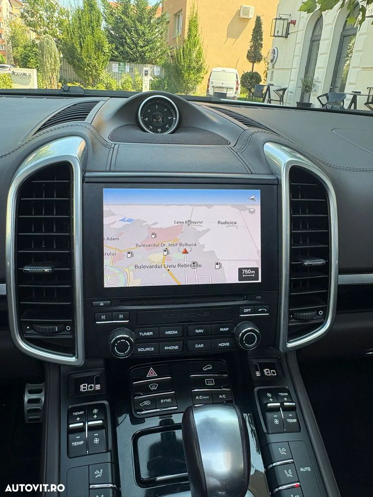 Porsche Cayenne 4.2 L S - 11