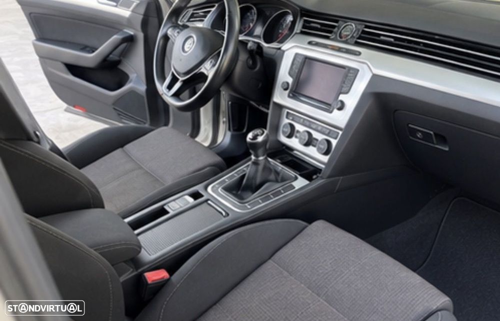 VW Passat Variant 1.6 TDI BlueMotion - 11