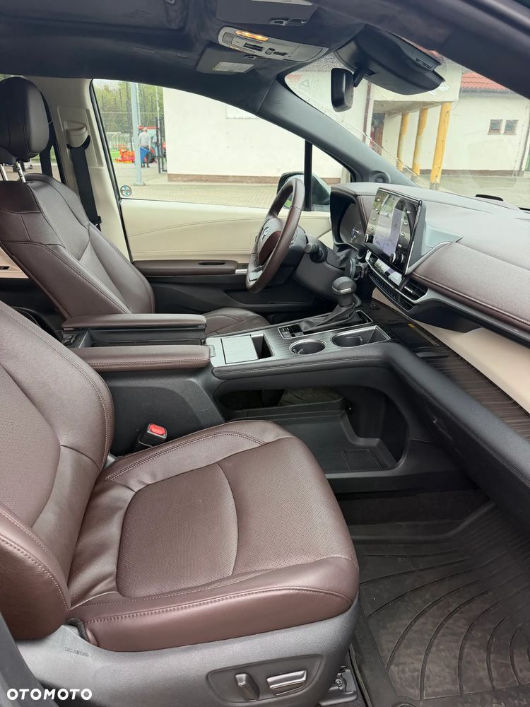 Toyota Sienna - 6