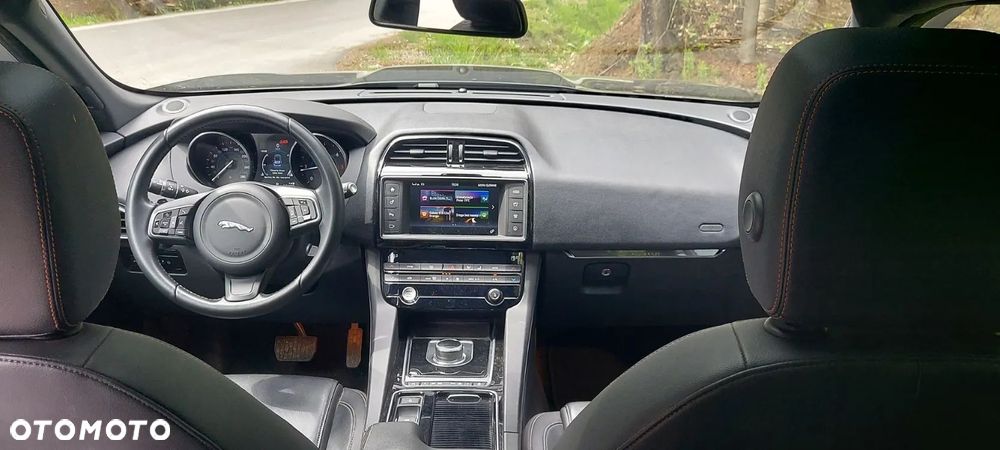 Jaguar F-Pace 2.0 i4D AWD R-Sport - 10