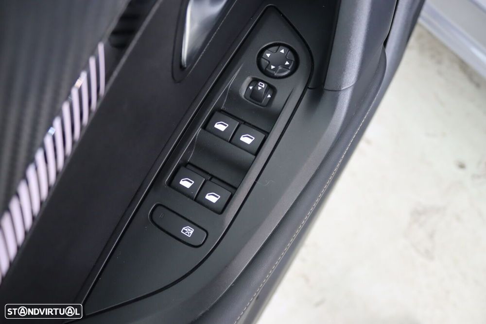 Peugeot 2008 Hybrid 145 e-DSC Allure - 19