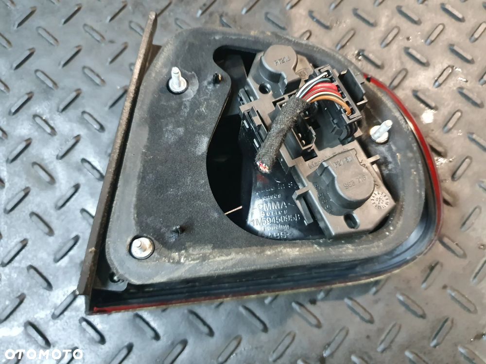 LAMPA LEWA TYLNA LEWY TYŁ SEAT TOLEDO II 1M5945095B + WTYCZKA INSTALACJA - 2