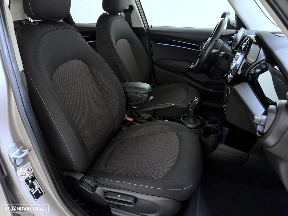 MINI 5 Portas Cooper Auto - 23