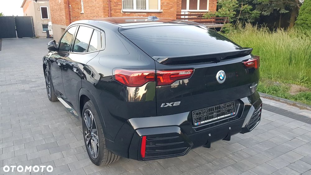 BMW iX2 - 10