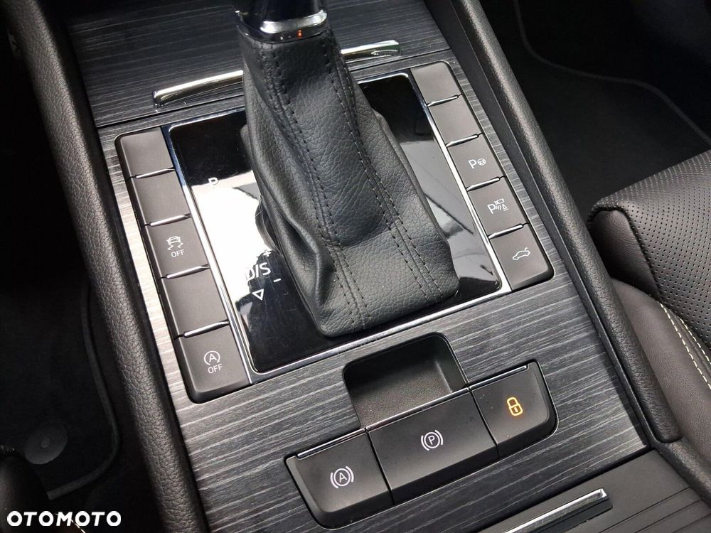 Skoda Superb 2.0 TDI SCR Style DSG - 39