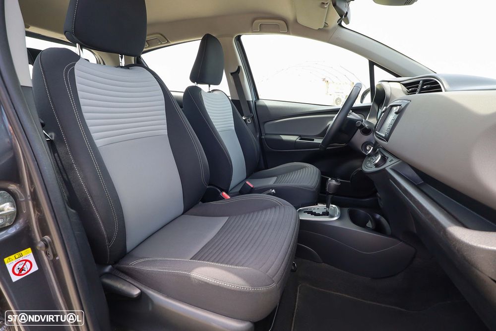Toyota Yaris 1.5 HSD Comfort +P.Style+P.Techno - 16