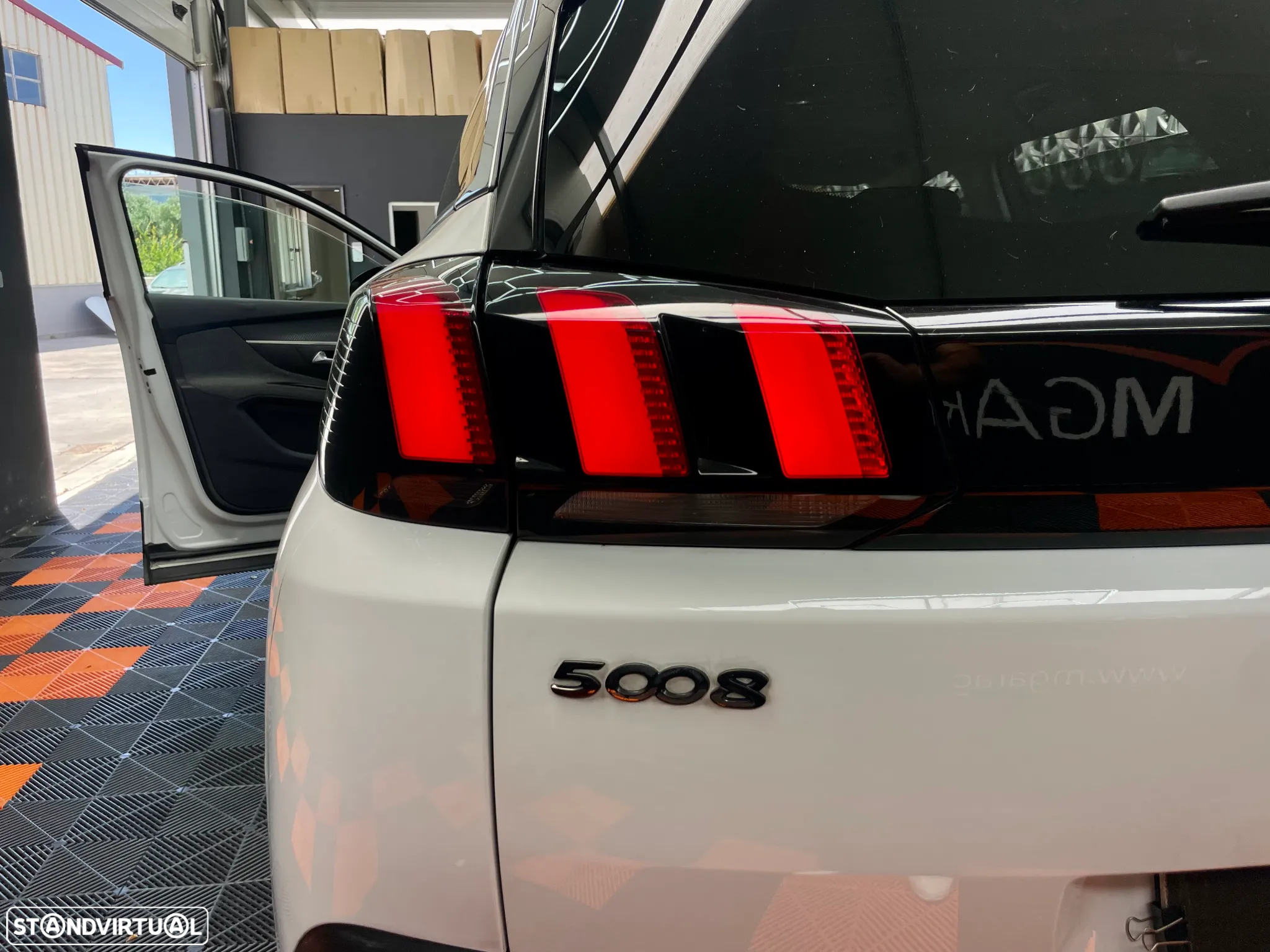 Peugeot 5008 1.6 BlueHDi Style EAT6 - 28