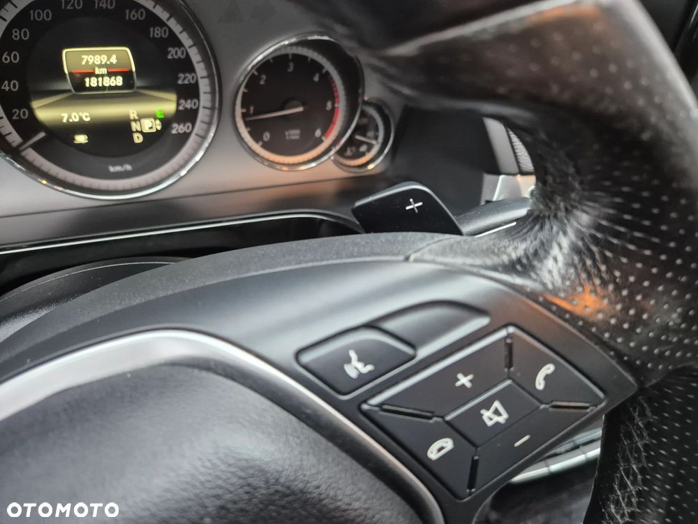 Mercedes-Benz Klasa E 200 CDI DPF BlueEFFICIENCY 7G-TRONIC Avantgarde - 21