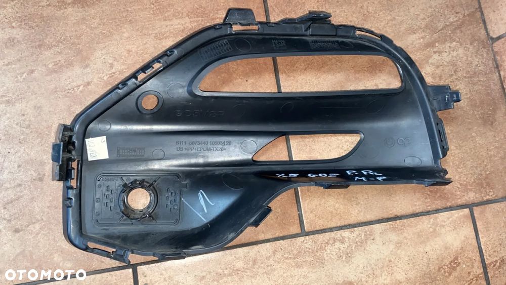 KRATKA HALOGENU ZDERZAKA PRAWA PRZÓD M PAKIET BMW X5 G05 8073440 - 2