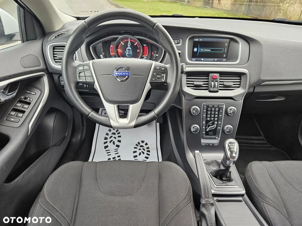 Volvo V40 D2 Momentum - 9