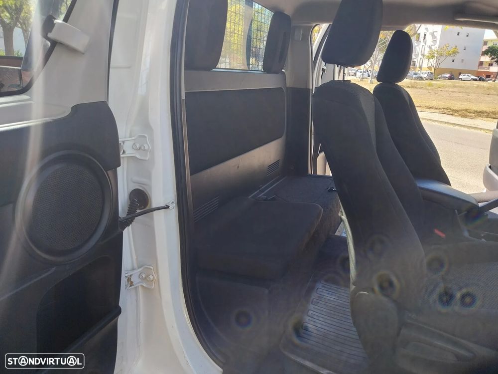 Toyota Hilux 2.4 D-4D 4WD CD CM - 15