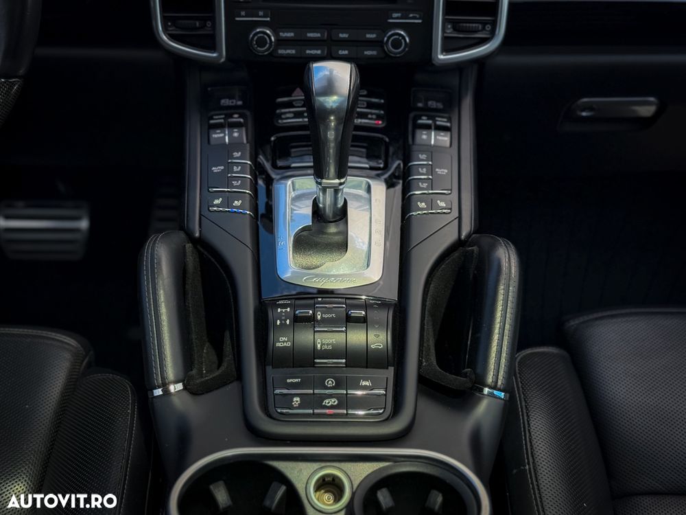Porsche Cayenne Turbo S Tiptronic S - 28