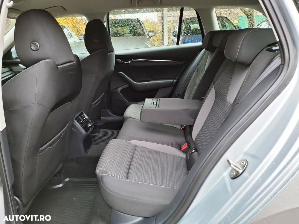 Skoda Octavia Combi 2.0 TDI DSG Ambition - 9