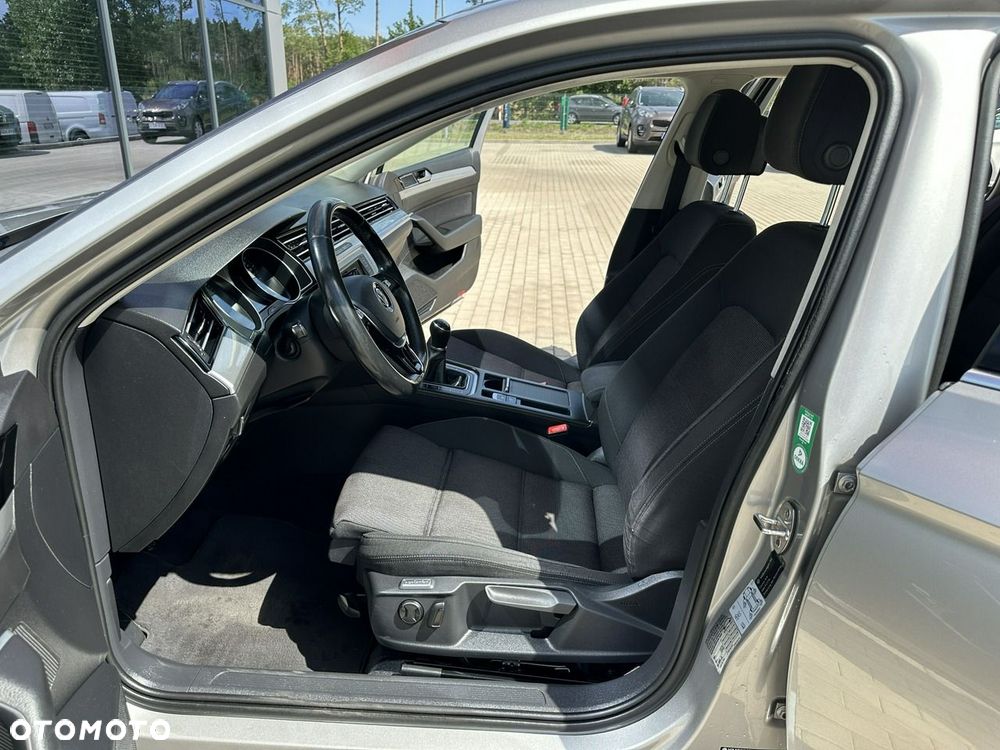 Volkswagen Passat Variant 2.0 TDI (BlueMotion Technology) Comfortline - 11