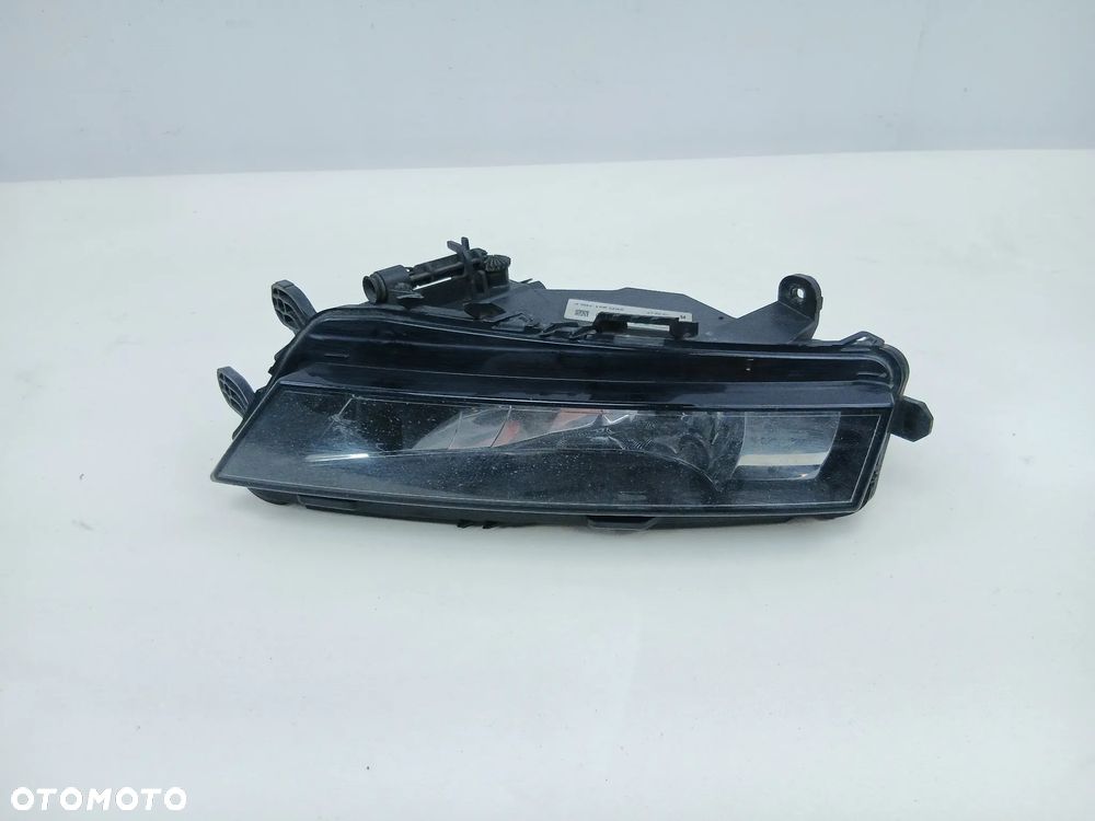 Halogen prawy SKODA OCTAVIA III FL LIFT 5e0941700F - 1