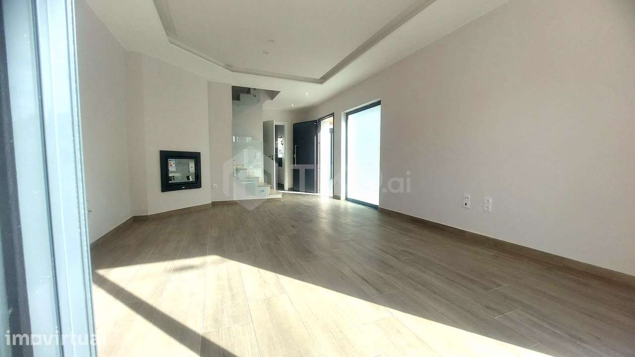 Moradia Geminada T3 Contemporânea com Garagem na Quinta do Conde - Grande imagem: 3/22