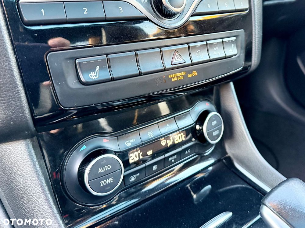 Infiniti Q30 2.0t Sport AWD 7DCT - 16