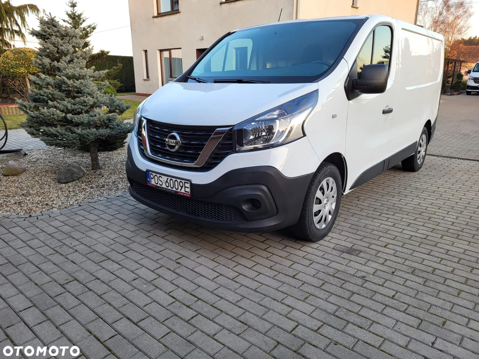 Nissan NV. 300 - 6