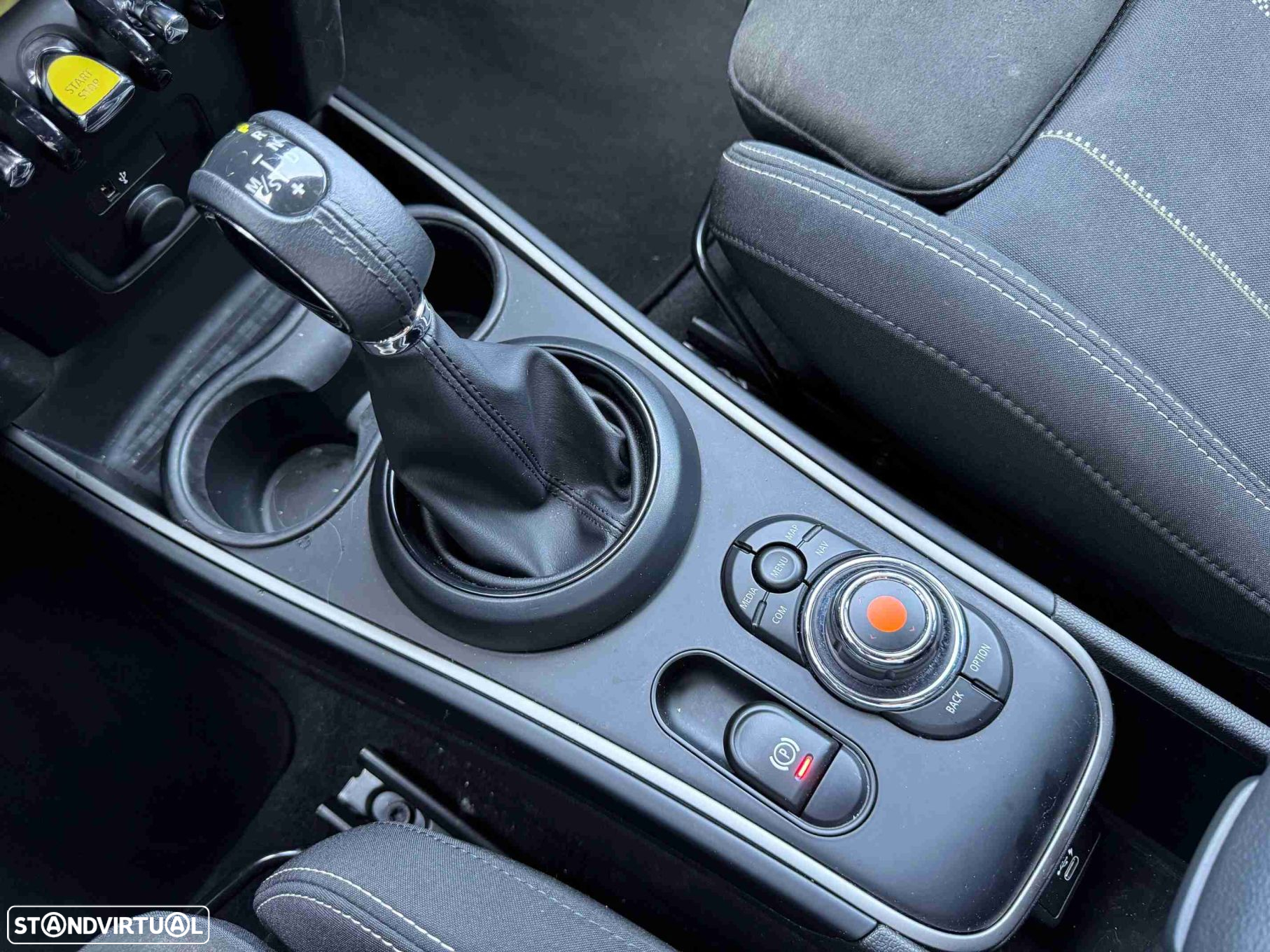 MINI Countryman Cooper ALL4 Classic Auto - 18
