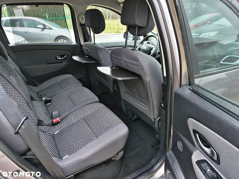 Renault Scenic 1.6 16V 110 TomTom Edition - 31
