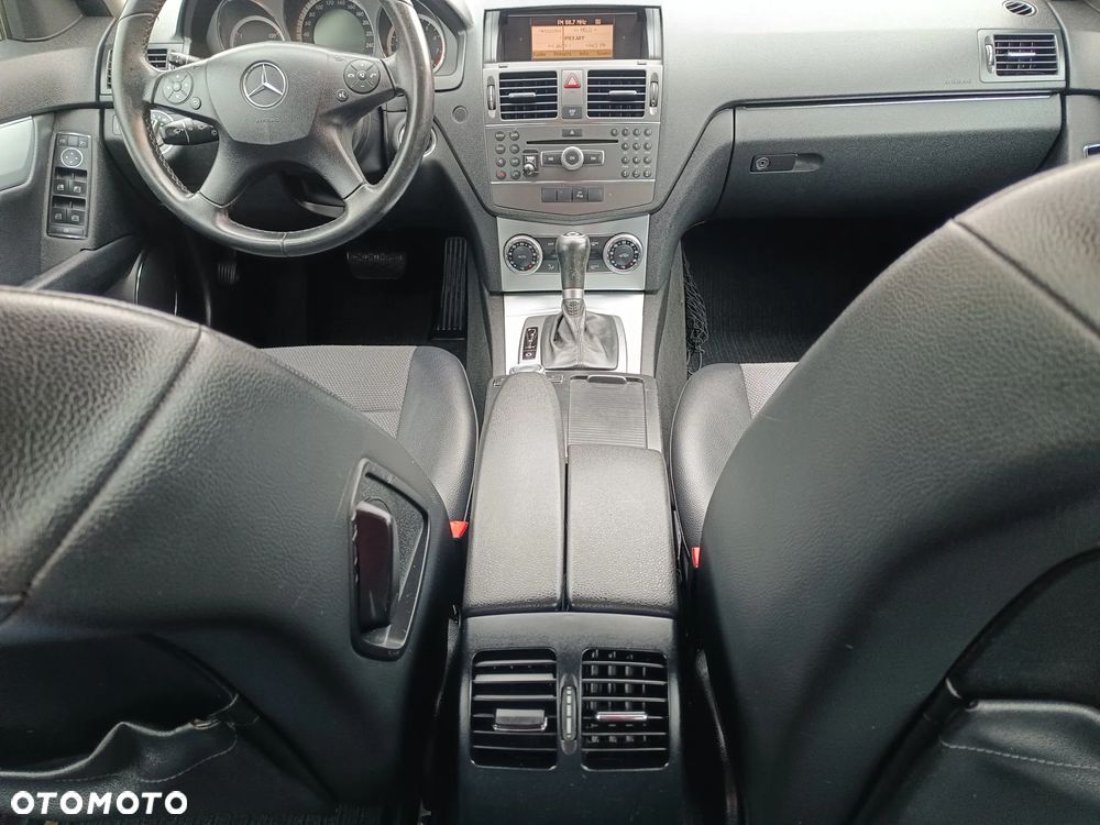 Mercedes-Benz Klasa C 250 CGI Automatik BlueEFFICIENCY Avantgarde - 22