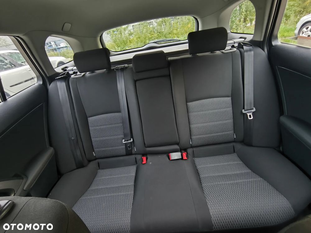 Toyota Avensis 2.0 D-4D Active - 15