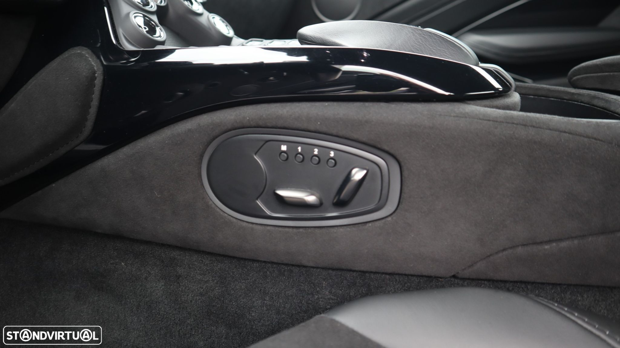 Aston Martin Vantage Coupe V8 - 31
