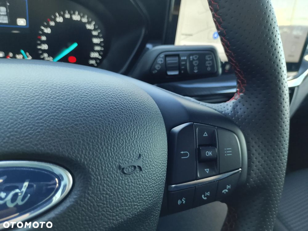 Ford Focus 1.0 EcoBoost Hybrid ST-LINE - 24