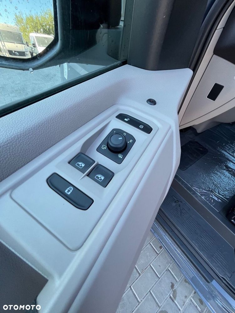 Volkswagen Multivan - 14