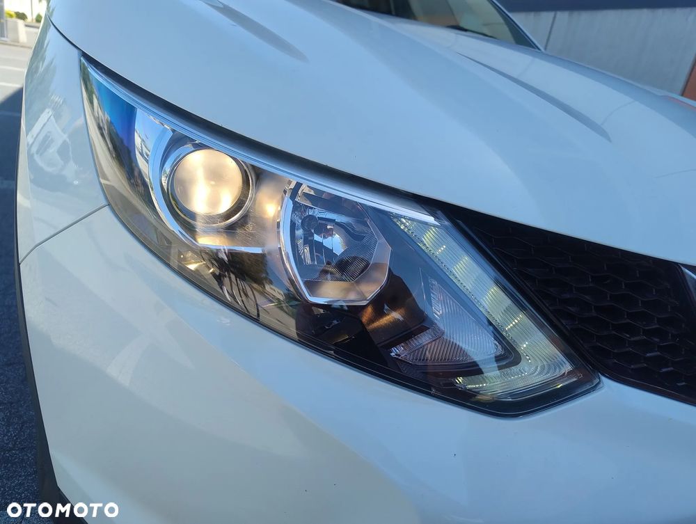 Nissan Qashqai 1.2 DIG-T Xtronic N-Vision - 24