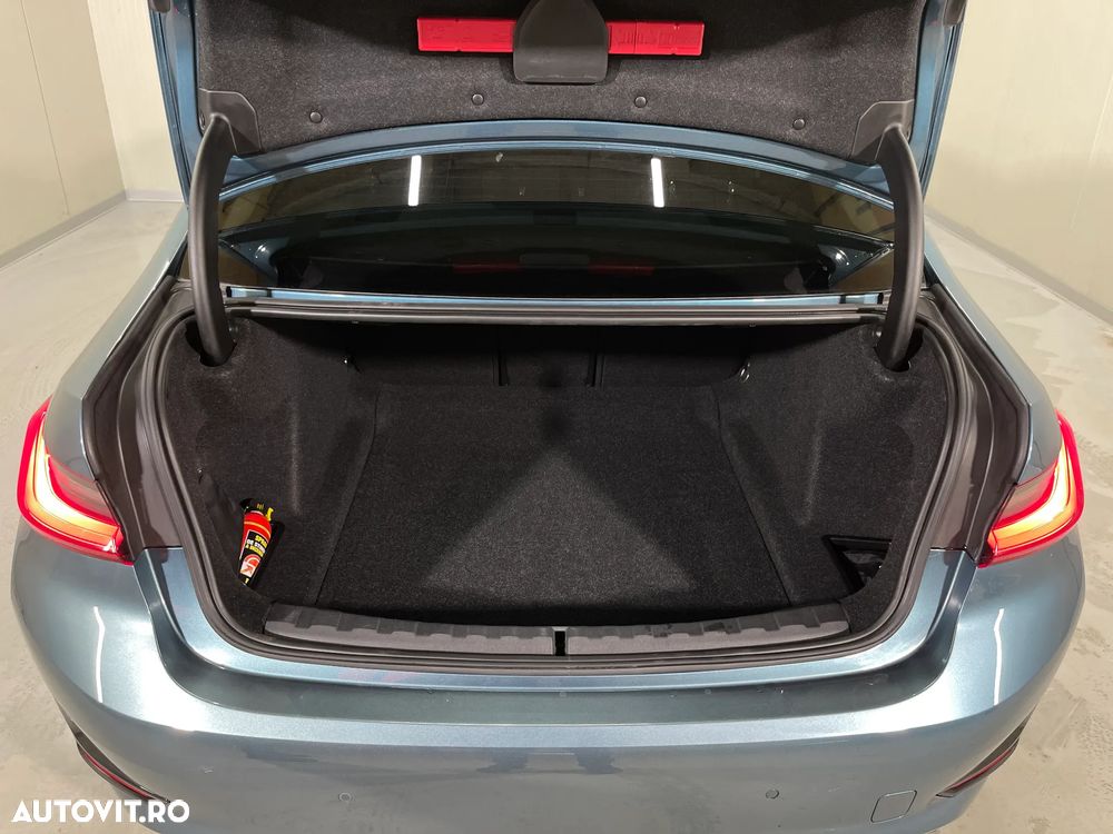 BMW Seria 3 320d xDrive AT MHEV - 13