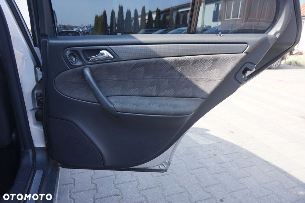 DRZWI TYLNE PRAWE C-KLASA W203 KOMBI 744  SREBRNY MERCEDES 2000-2007 - 7