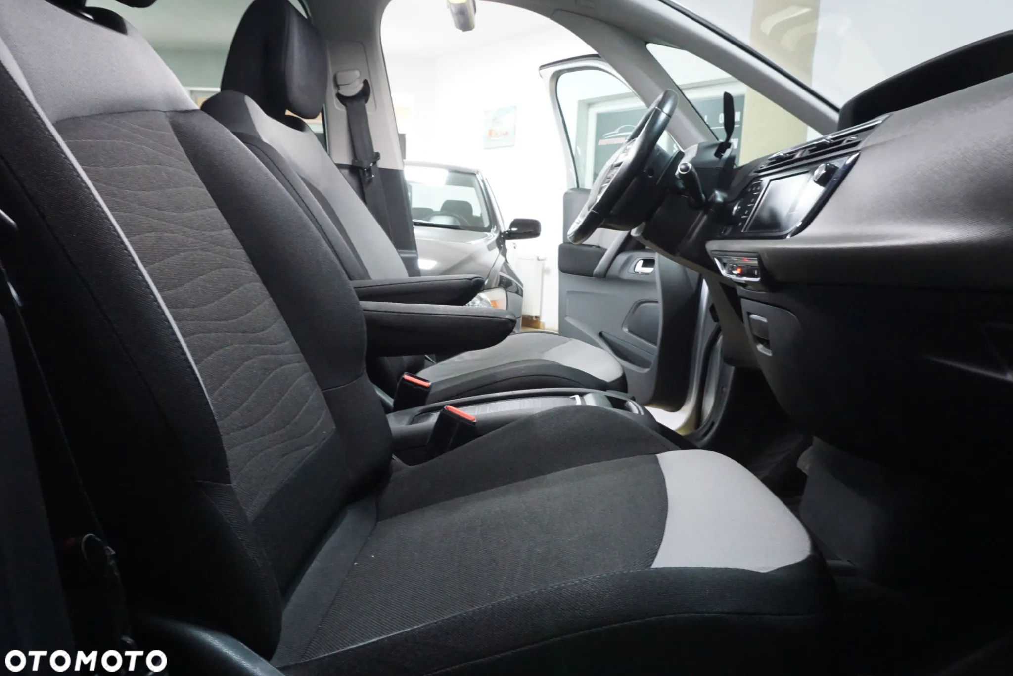 Citroën C4 Grand Picasso 1.6 BlueHDi MoreLife S&S EAT6 - 24