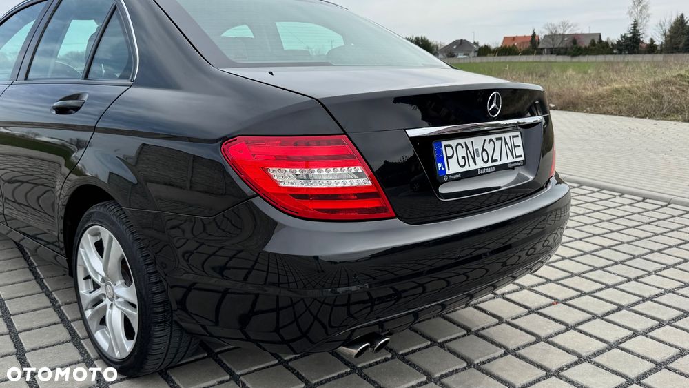 Mercedes-Benz Klasa C 180 CGI BlueEff Elegance - 12
