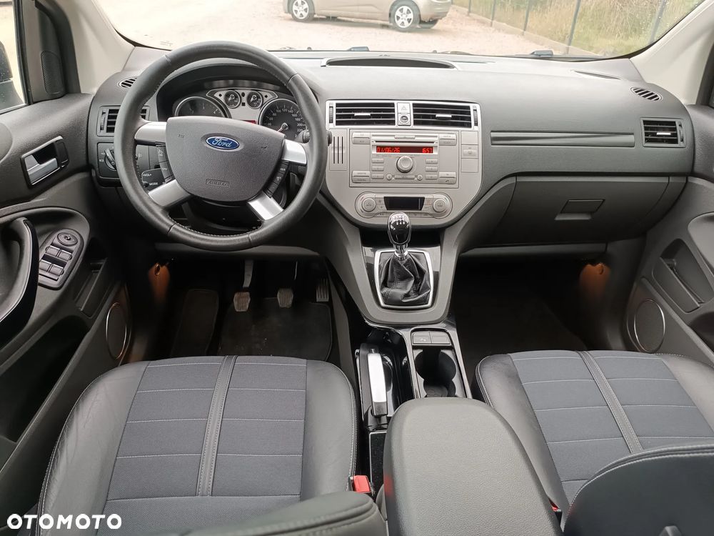 Ford Kuga 2.0 TDCi 4x4 Titanium - 29