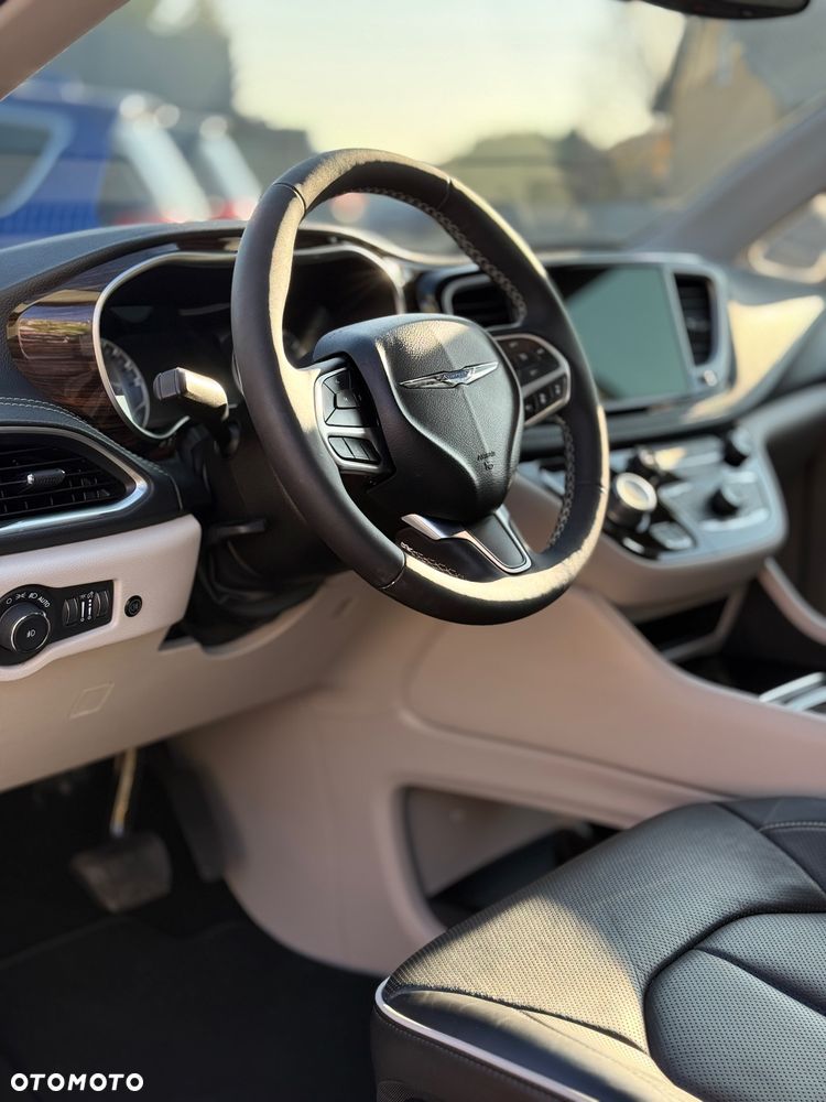 Chrysler Pacifica - 25