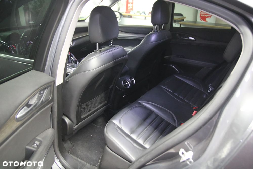 Alfa Romeo Stelvio 2.0 Turbo First Edition Q4 - 12