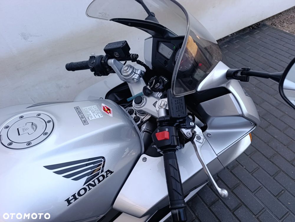 Honda VFR - 29